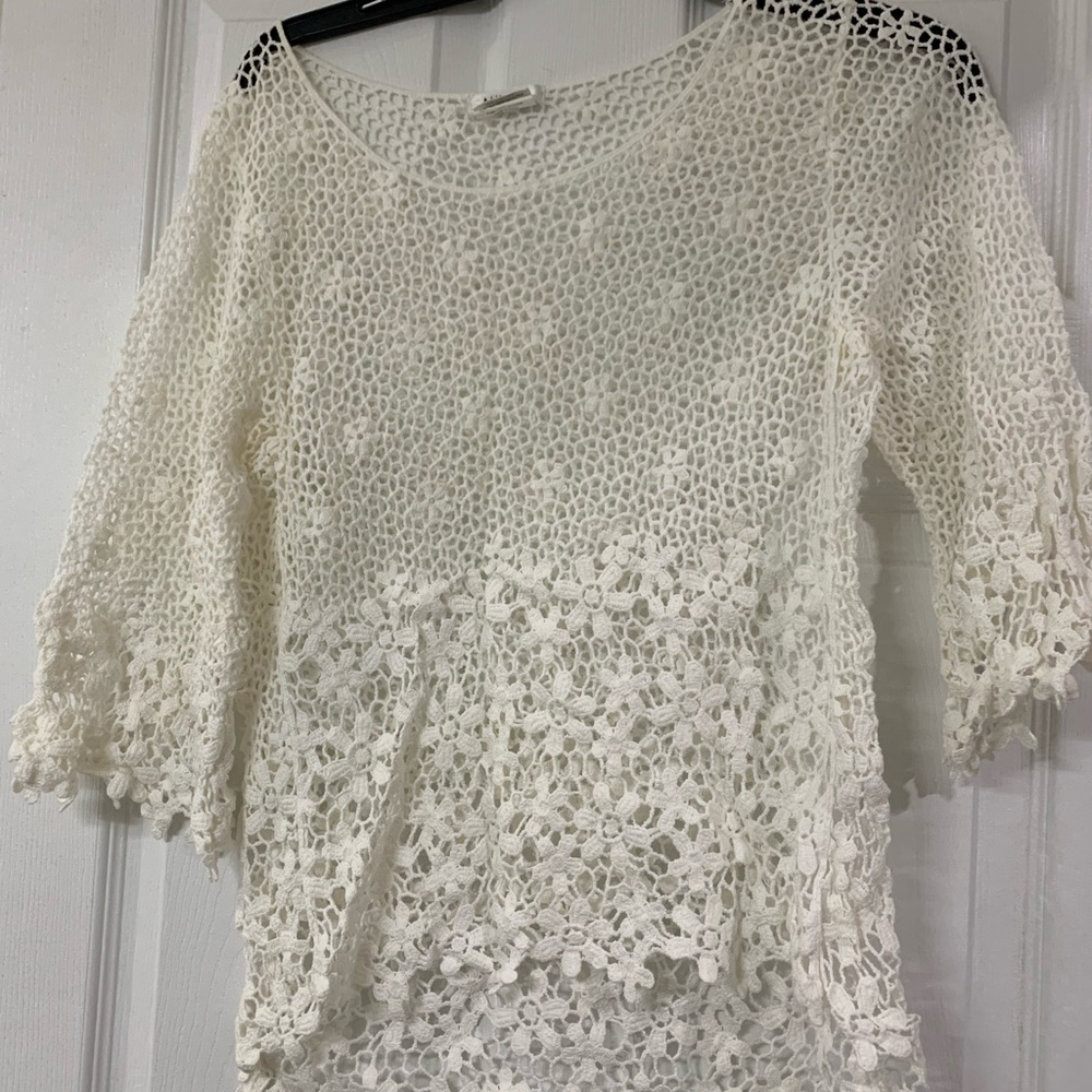Women’s Crochet bell sleeve top in Small